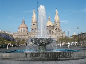 Picture of a towering fountain in one of Guadalajara’s beautiful parks.